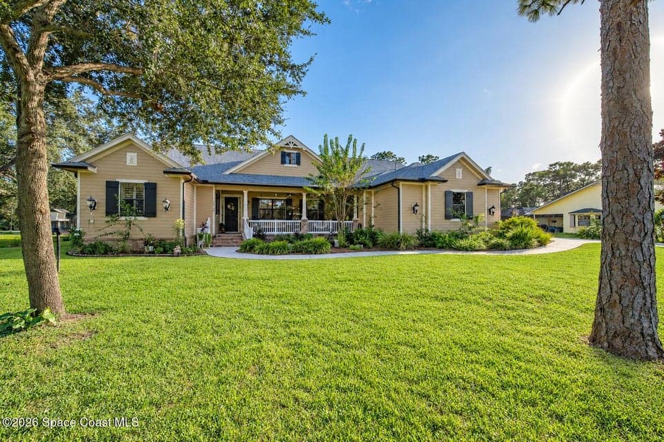 Home for sale at 3935 Turkey Point Drive, Melbourne, FL 32934 – 4 bed, 4 bath, photo 6