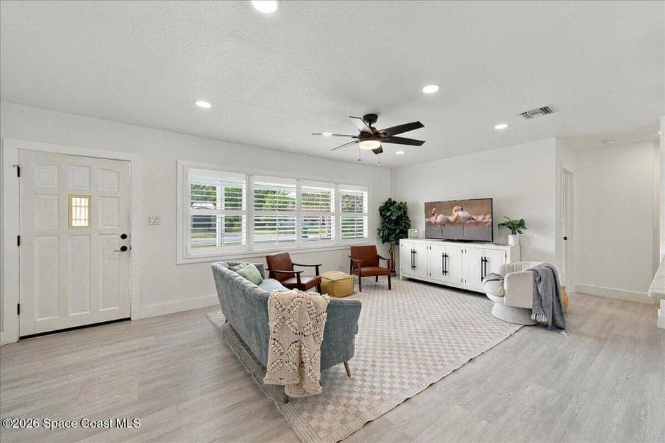 Home for sale at 446 Coral Drive, Melbourne, FL 32935 – 3 bed, 2 bath, photo 3