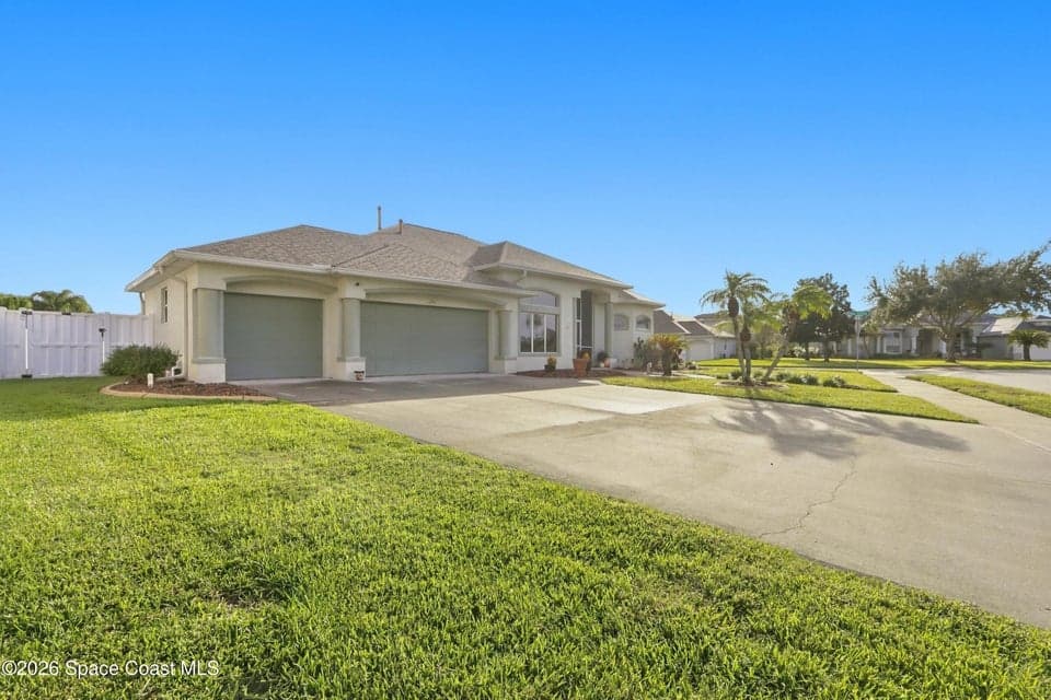 Home for sale at 1275 Starling Way, Rockledge, FL 32955 – 4 bed, 3 bath, photo 3