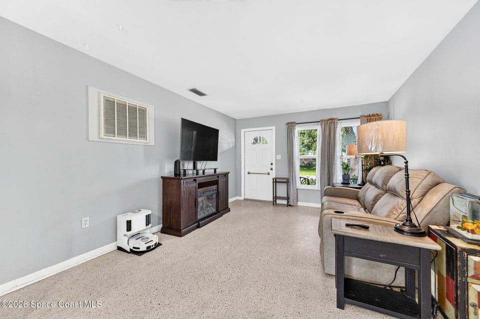 Home for sale at 1941 Washington Avenue, Melbourne, FL 32935 – 3 bed, 2 bath, photo 5