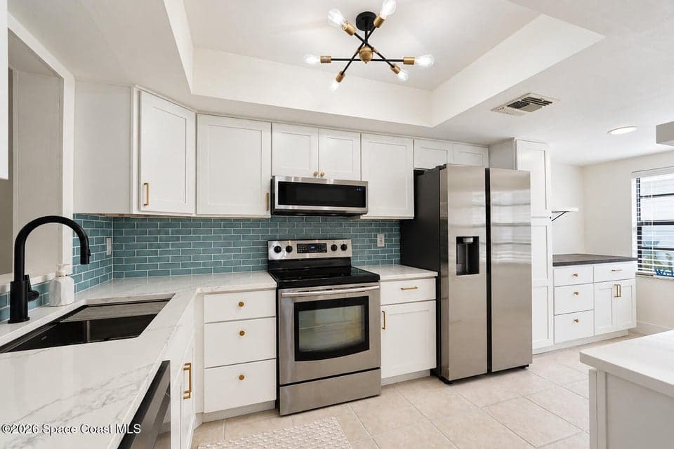 Condo for sale at 290 Paradise Boulevard 62, Indialantic, FL 32903 – 2 bed, 3 bath, photo 3