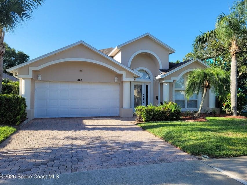 Home for sale at 800 Sunset Lakes Drive, Merritt Island, FL 32953 – 3 bed, 2 bath, photo 2