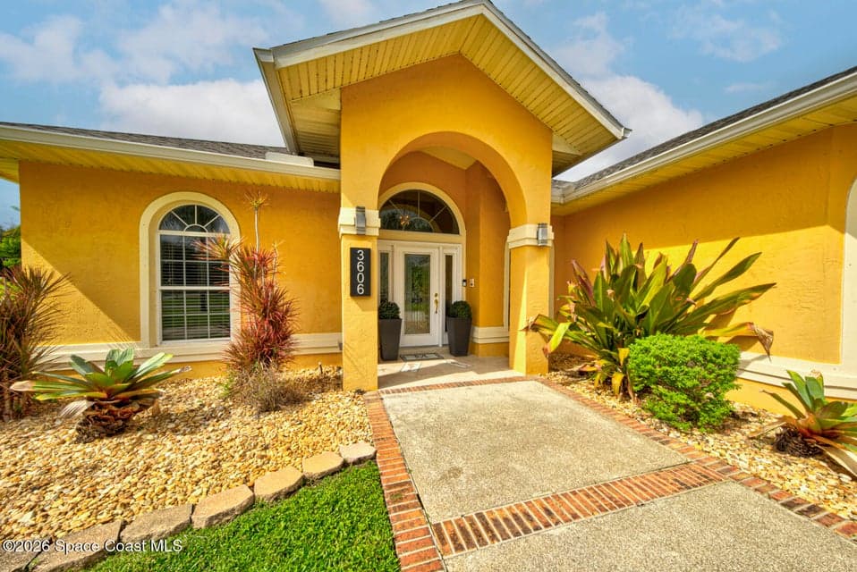 Home for sale at 3606 Sandy Crane Court, Melbourne, FL 32934 – 4 bed, 4 bath, photo 2