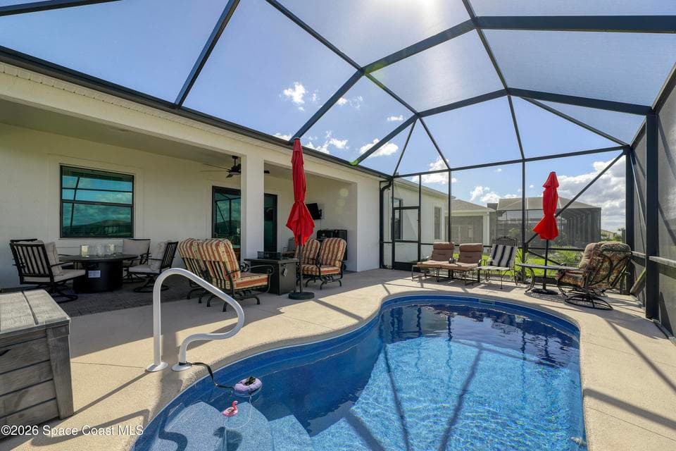Home for sale at 1092 Great Belt Circle, Melbourne, FL 32940 – 3 bed, 3 bath, photo 3