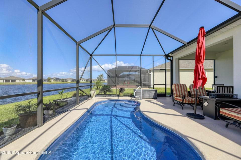 Home for sale at 1092 Great Belt Circle, Melbourne, FL 32940 – 3 bed, 3 bath, photo 2