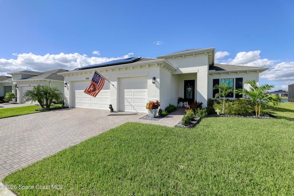 Home for sale at 1092 Great Belt Circle, Melbourne, FL 32940 – 3 bed, 3 bath, photo 4