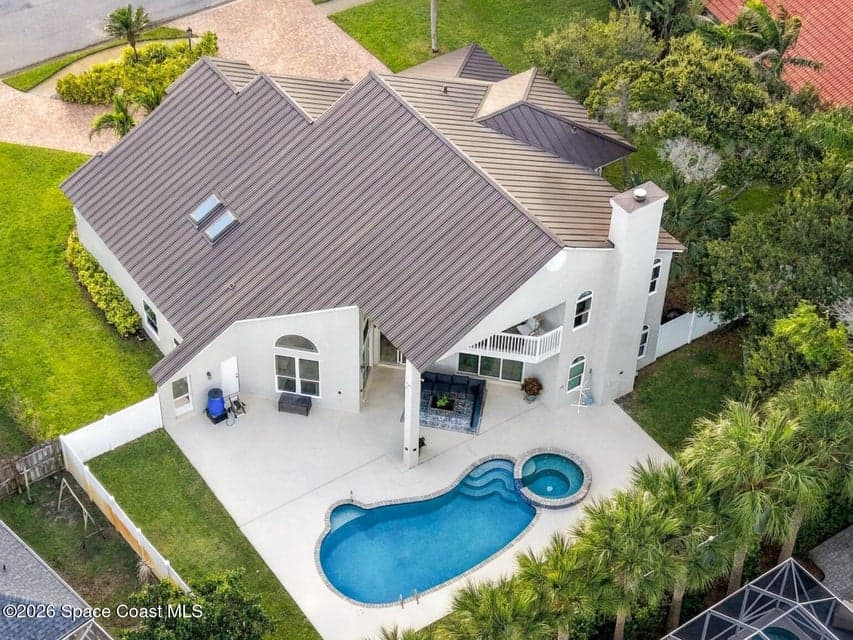 Home for sale at 680 Nightingale Drive, Indialantic, FL 32903 – 4 bed, 4 bath, photo 4