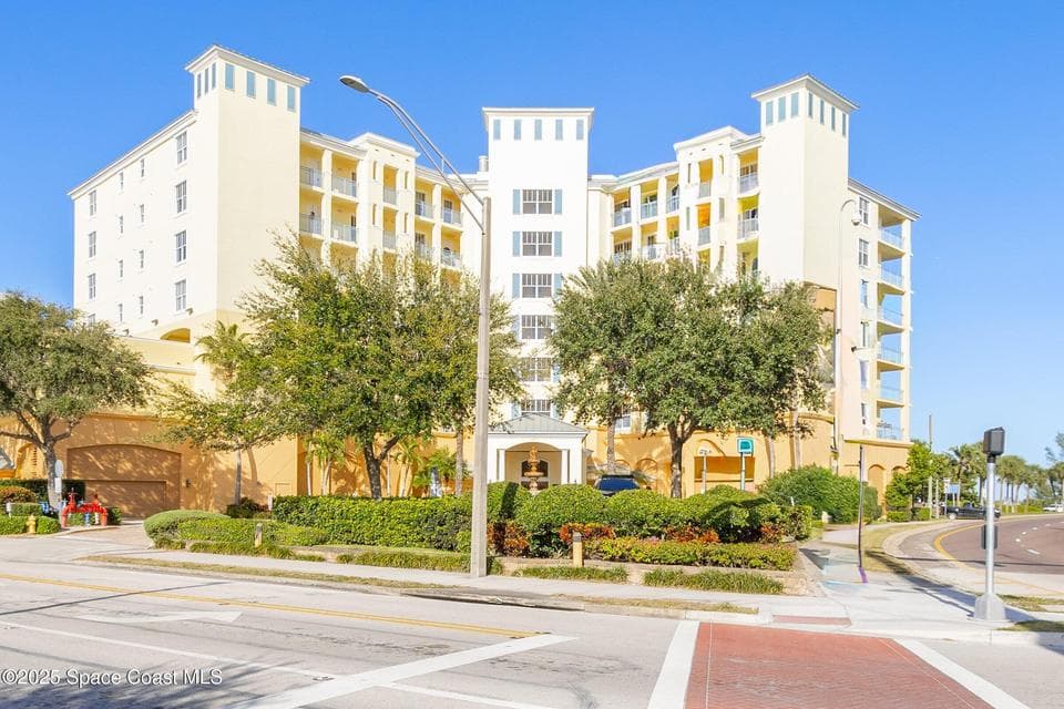 Condo for sale at 1437 Pineapple Avenue 302, Melbourne, FL 32935 – 3 bed, 3 bath