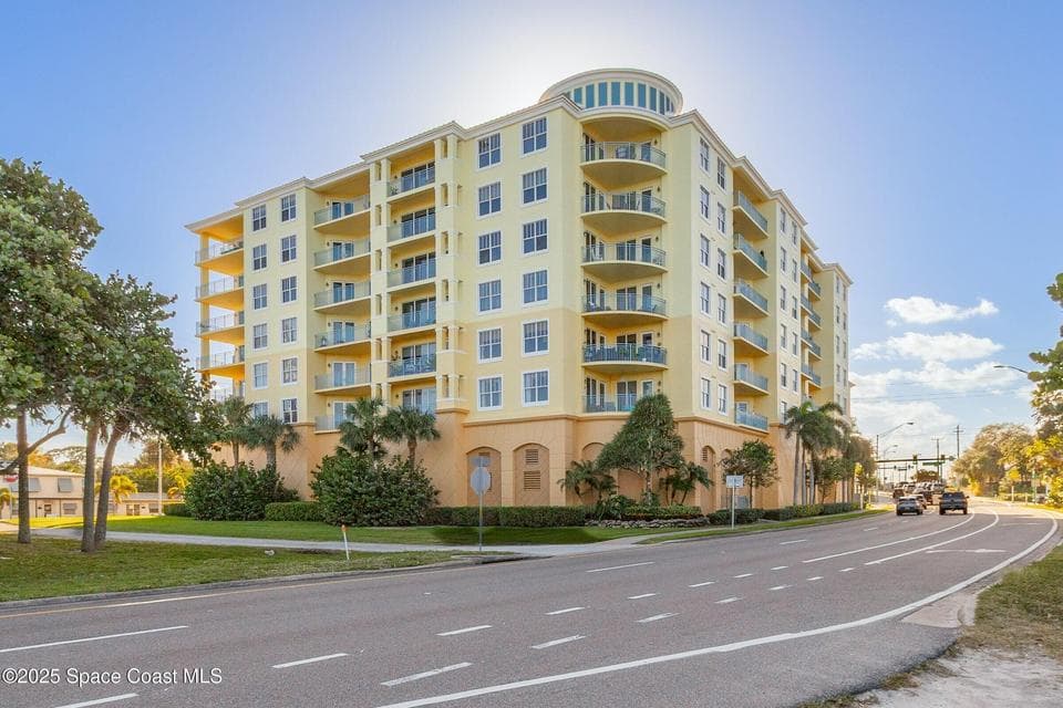 Condo for sale at 1437 Pineapple Avenue 302, Melbourne, FL 32935 – 3 bed, 3 bath, photo 2