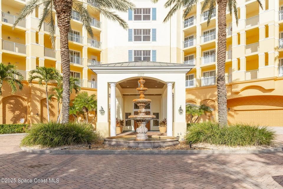 Condo for sale at 1437 Pineapple Avenue 302, Melbourne, FL 32935 – 3 bed, 3 bath, photo 4