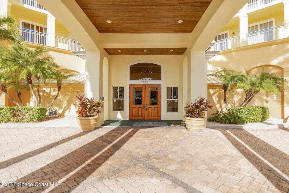 Condo for sale at 1437 Pineapple Avenue 302, Melbourne, FL 32935 – 3 bed, 3 bath, photo 5