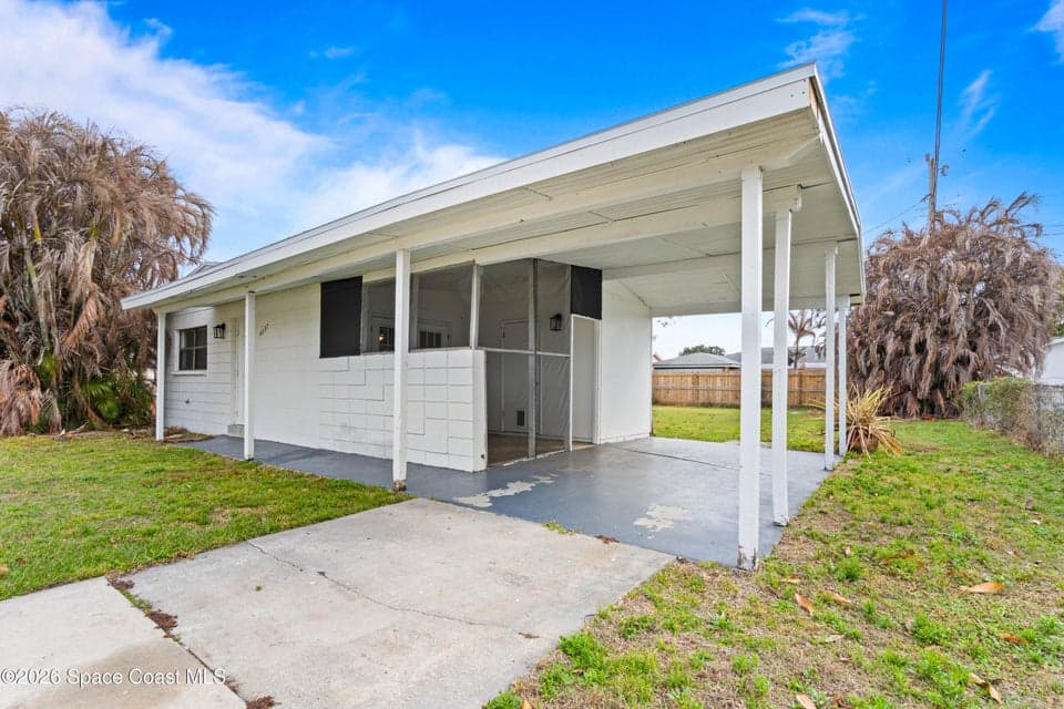 Home for sale at 4037 Edward Street, Melbourne, FL 32901 – 2 bed, 2 bath, photo 4