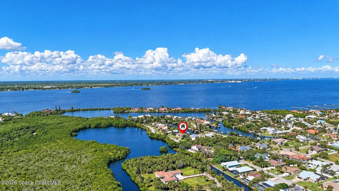 Home for sale at 380 Lakeview Drive, Melbourne Beach, FL 32951 – 4 bed, 2 bath, photo 6