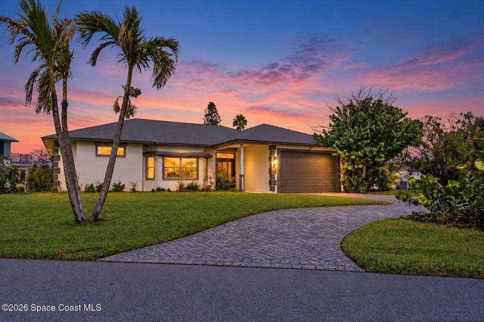 Home for sale at 380 Lakeview Drive, Melbourne Beach, FL 32951 – 4 bed, 2 bath, photo 2