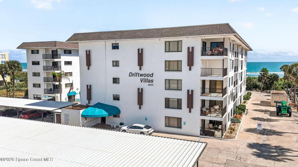 Condo for sale at 4600 Ocean Beach Boulevard 410, Cocoa Beach, FL 32931 – 2 bed, 2 bath, photo 3