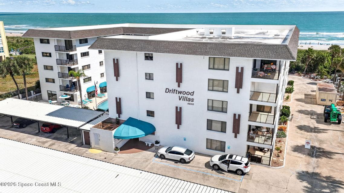 Condo for sale at 4600 Ocean Beach Boulevard 410, Cocoa Beach, FL 32931 – 2 bed, 2 bath, photo 5