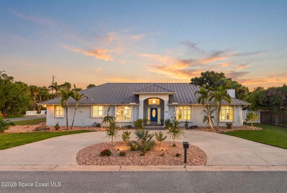 Home for sale at 501 Avenue A, Melbourne Beach, FL 32951 – 3 bed, 3 bath, photo 5
