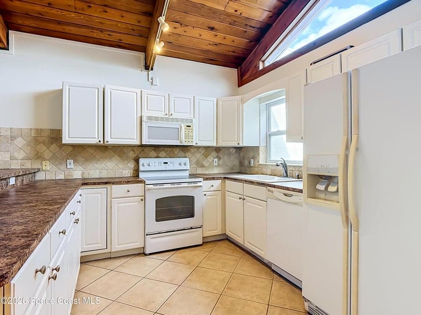 Condo for sale at 109 Coral Way E Unit D, Indialantic, FL 32903 – 3 bed, 2 bath, photo 3