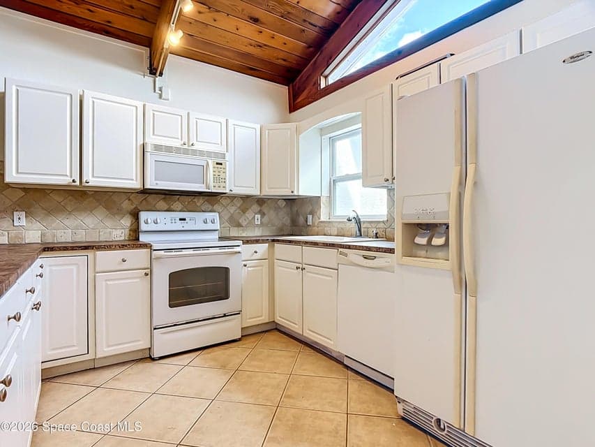 Condo for sale at 109 Coral Way E Unit D, Indialantic, FL 32903 – 3 bed, 2 bath, photo 4