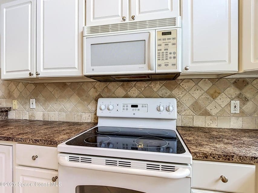 Condo for sale at 109 Coral Way E Unit D, Indialantic, FL 32903 – 3 bed, 2 bath, photo 5
