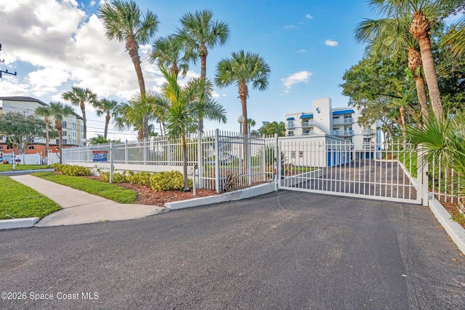 Condo for sale at 1208 E River Drive E 401, Melbourne, FL 32901 – 3 bed, 2 bath, photo 2
