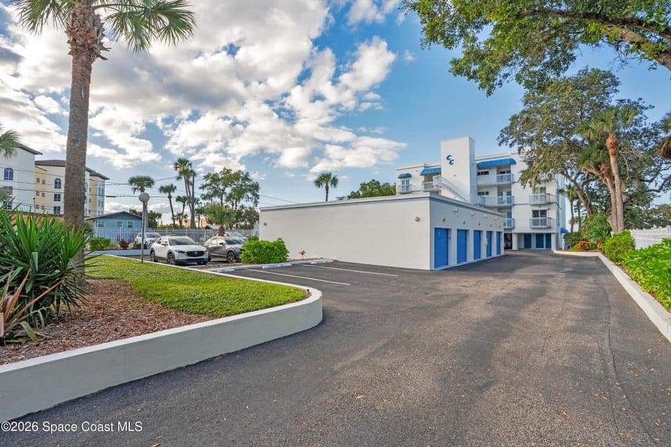 Condo for sale at 1208 E River Drive E 401, Melbourne, FL 32901 – 3 bed, 2 bath, photo 3