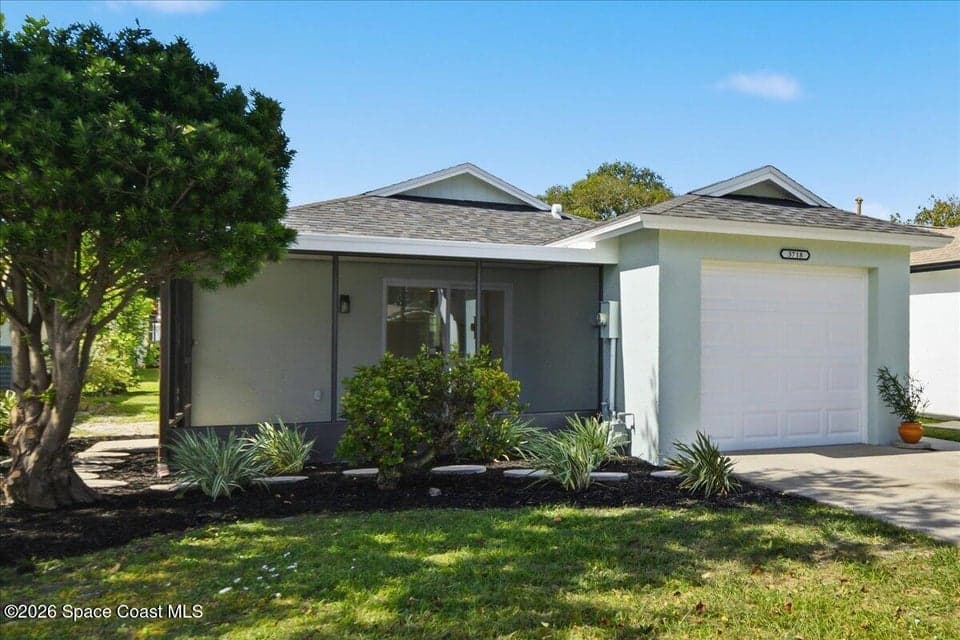 Home for sale at 3718 Hardwood Court, Melbourne, FL 32935 – 3 bed, 2 bath, photo 2