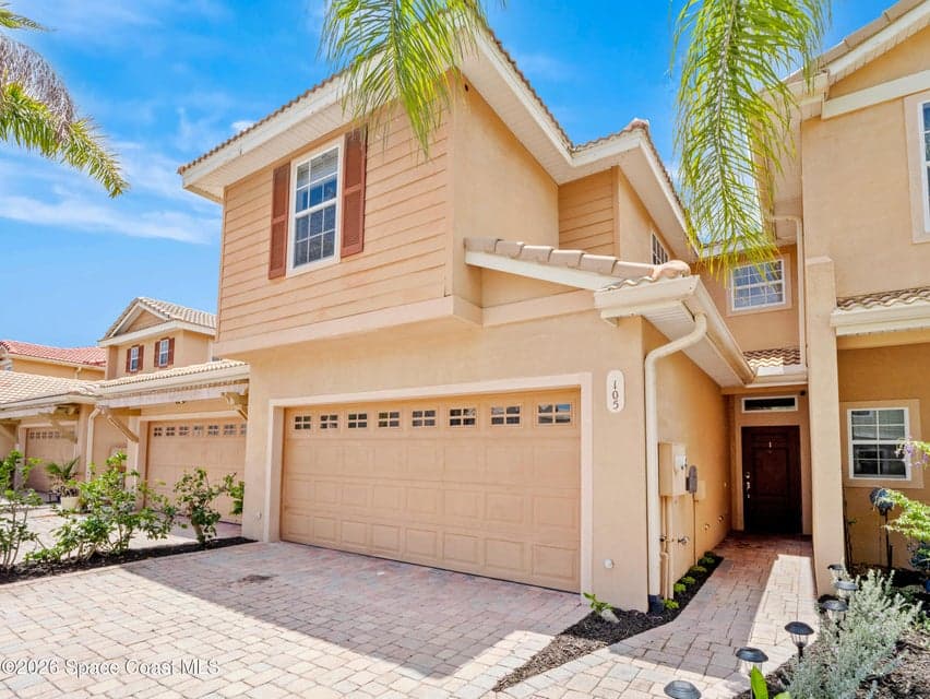 Condo for sale at 1400 Isabella Drive 105, Melbourne, FL 32935 – 2 bed, 3 bath