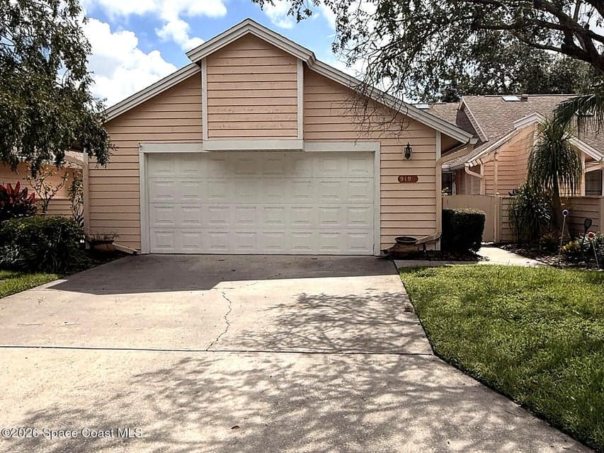 Condo for sale at 919 Ridge Lake Drive, Melbourne, FL 32940 – 2 bed, 2 bath